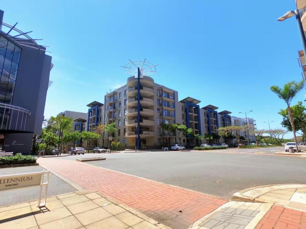 Blue And Grey Escape Central Umhlanga With Rooftop Views Sleeps 6 Holiday home