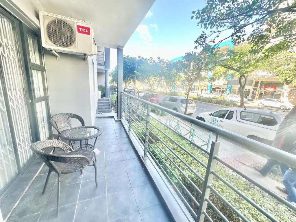 Blue And Grey Escape Central Umhlanga With Rooftop Views Sleeps 6 * Durban