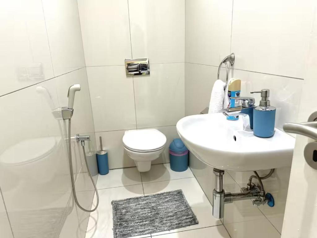 Holiday home Blue And Grey Escape Central Umhlanga With Rooftop Views Sleeps 6 *