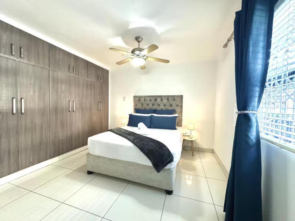 Blue And Grey Escape Central Umhlanga With Rooftop Views Sleeps 6 Holiday home Durban